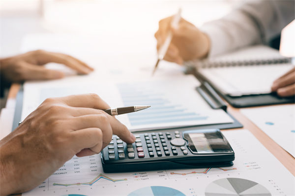 散户避亏指南：从“被收割”到“稳生存”的实战心法