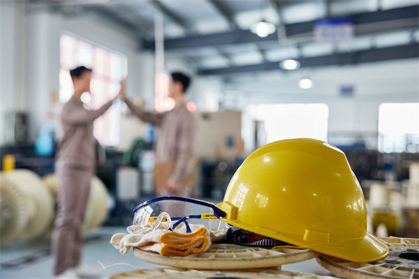 两部门：2026年支持汽车报废更新 支持汽车置换更新