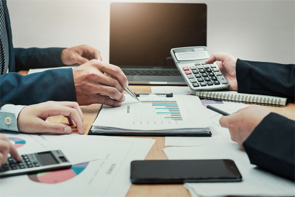 富途老虎重灾区！炒港美股要交20%个税？股民：不敢玩港美股了...